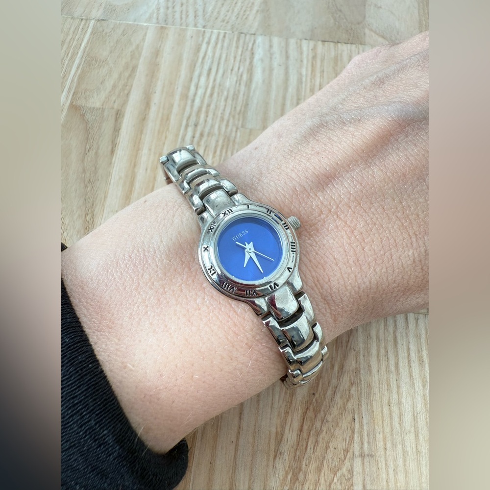Guess ladies blue dial silver tone watch NEW BATTERY